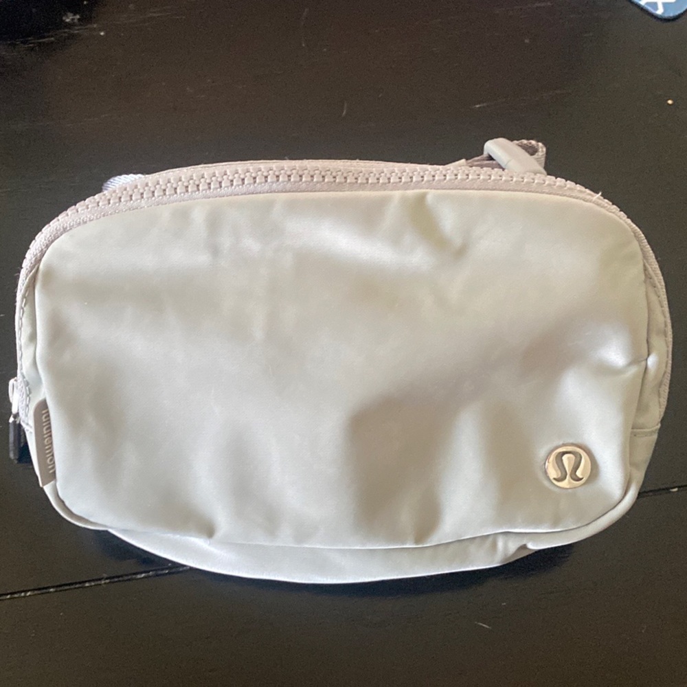 EUC Lululemon Everywhere Bag